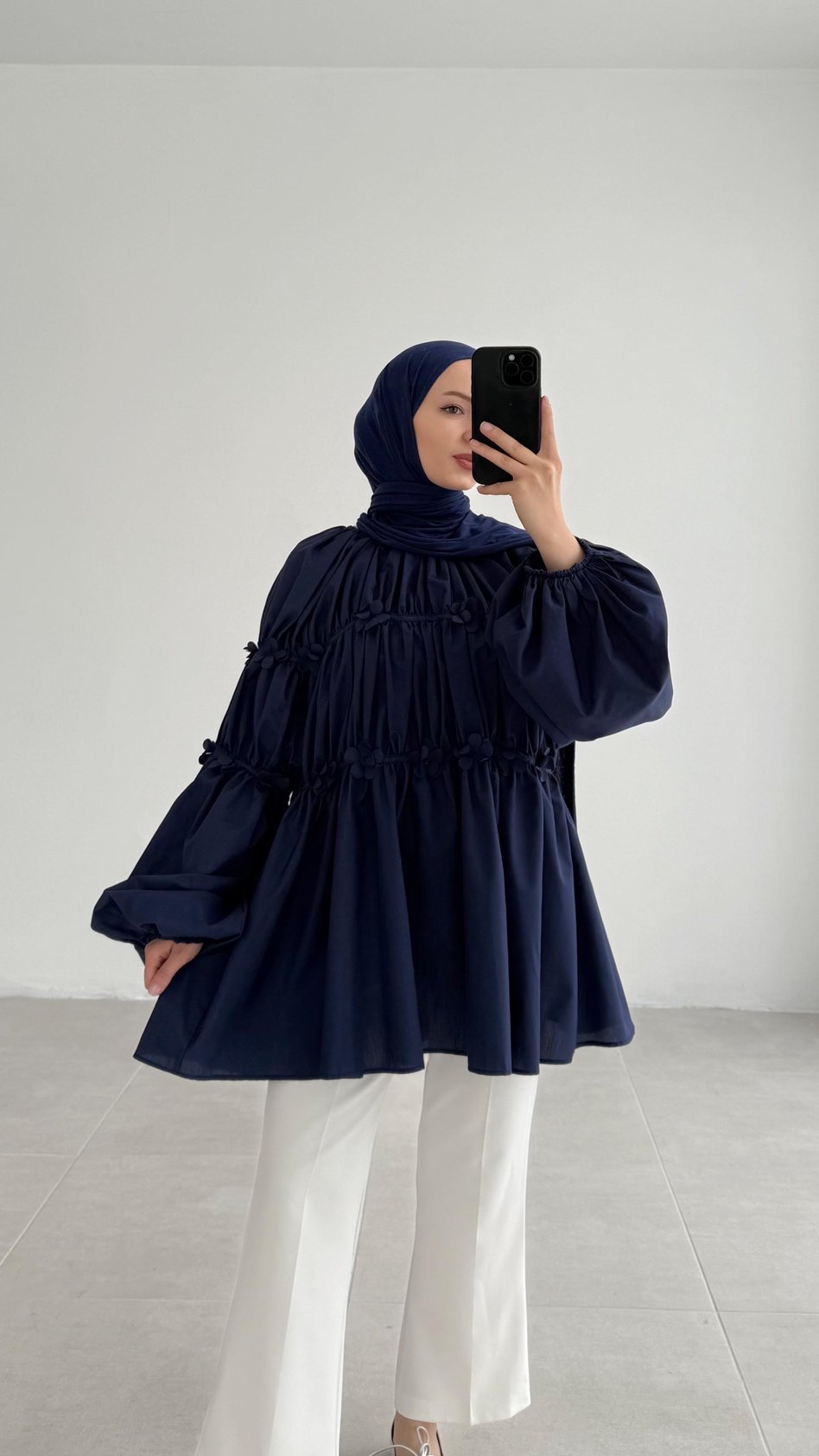 Reglan Minik Çiçek Detaylı Lacivert Bluz - Resim 2