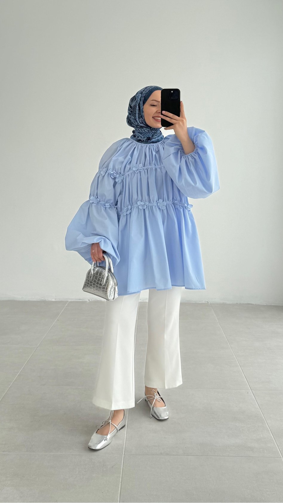 Reglan Minik Çiçek Detaylı Mavi Bluz - Resim 3