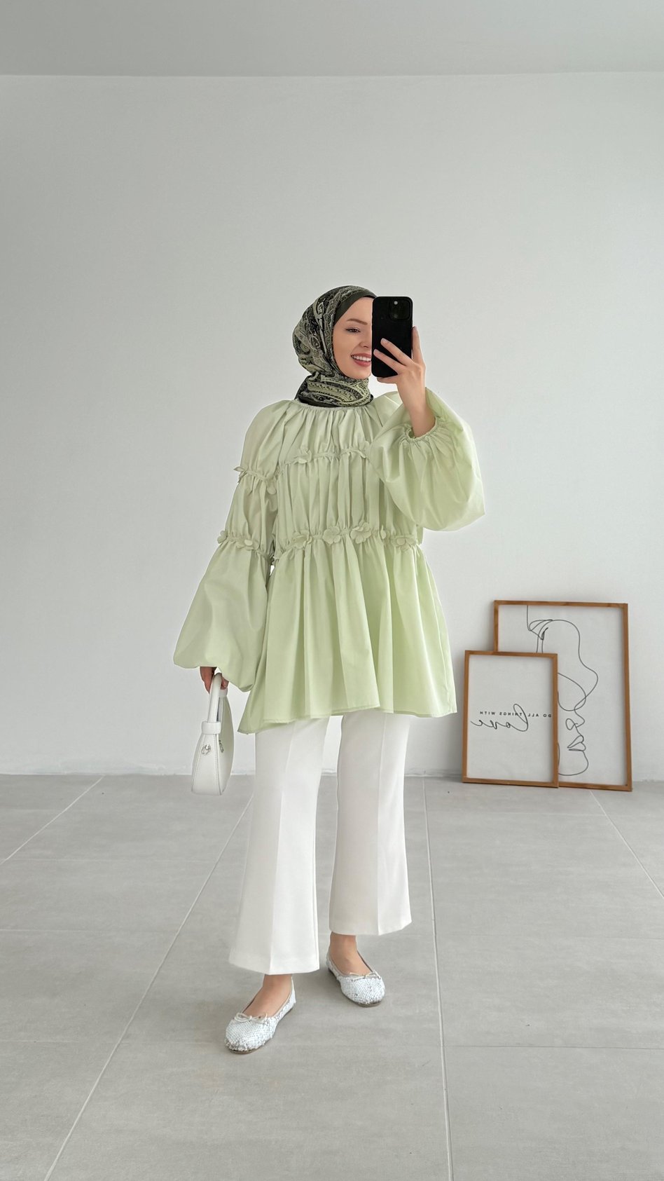 Reglan Minik Çiçek Detaylı Yeşil Bluz
