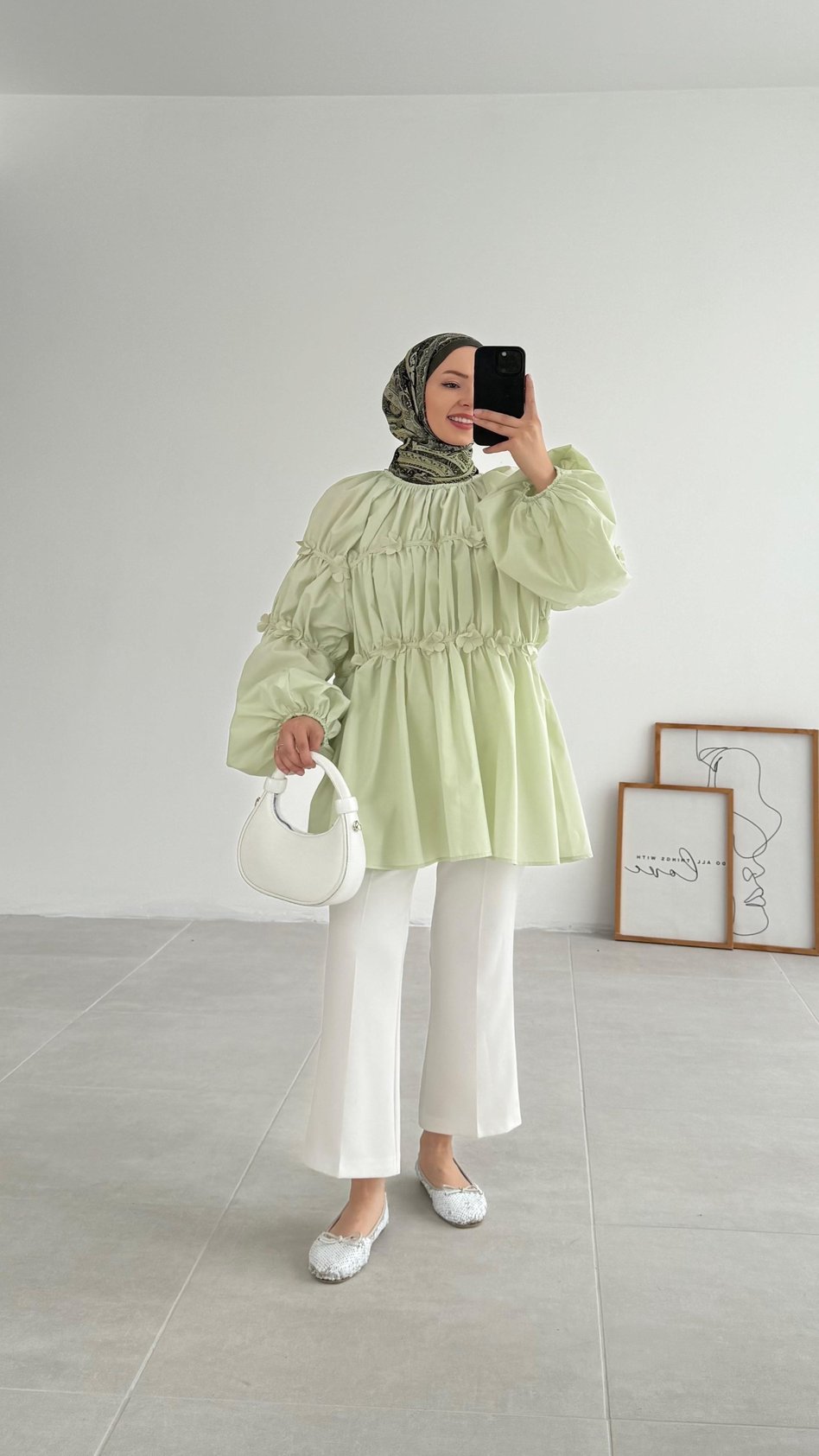 Reglan Minik Çiçek Detaylı Yeşil Bluz - Resim 2