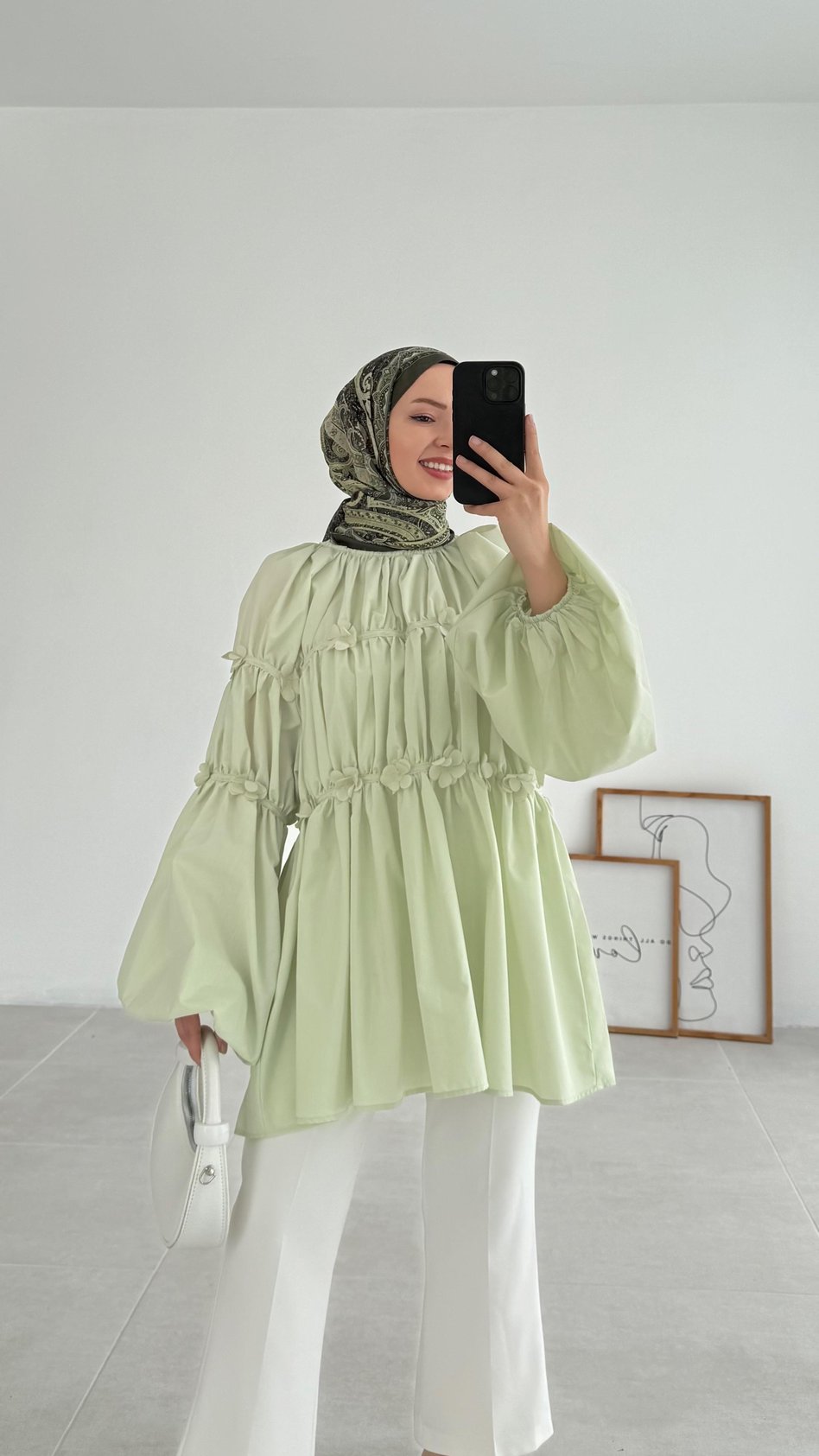 Reglan Minik Çiçek Detaylı Yeşil Bluz - Resim 3