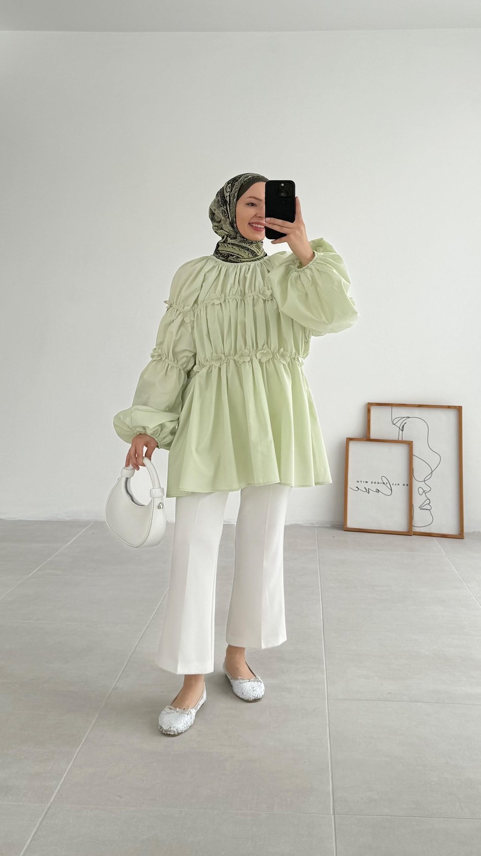 Reglan Minik Çiçek Detaylı Yeşil Bluz - Resim 4