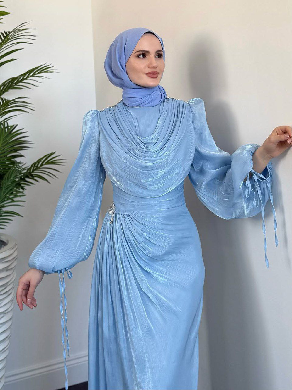 Jenika Omzu Ve Beli Taşlı Abiye Bebe Mavisi
